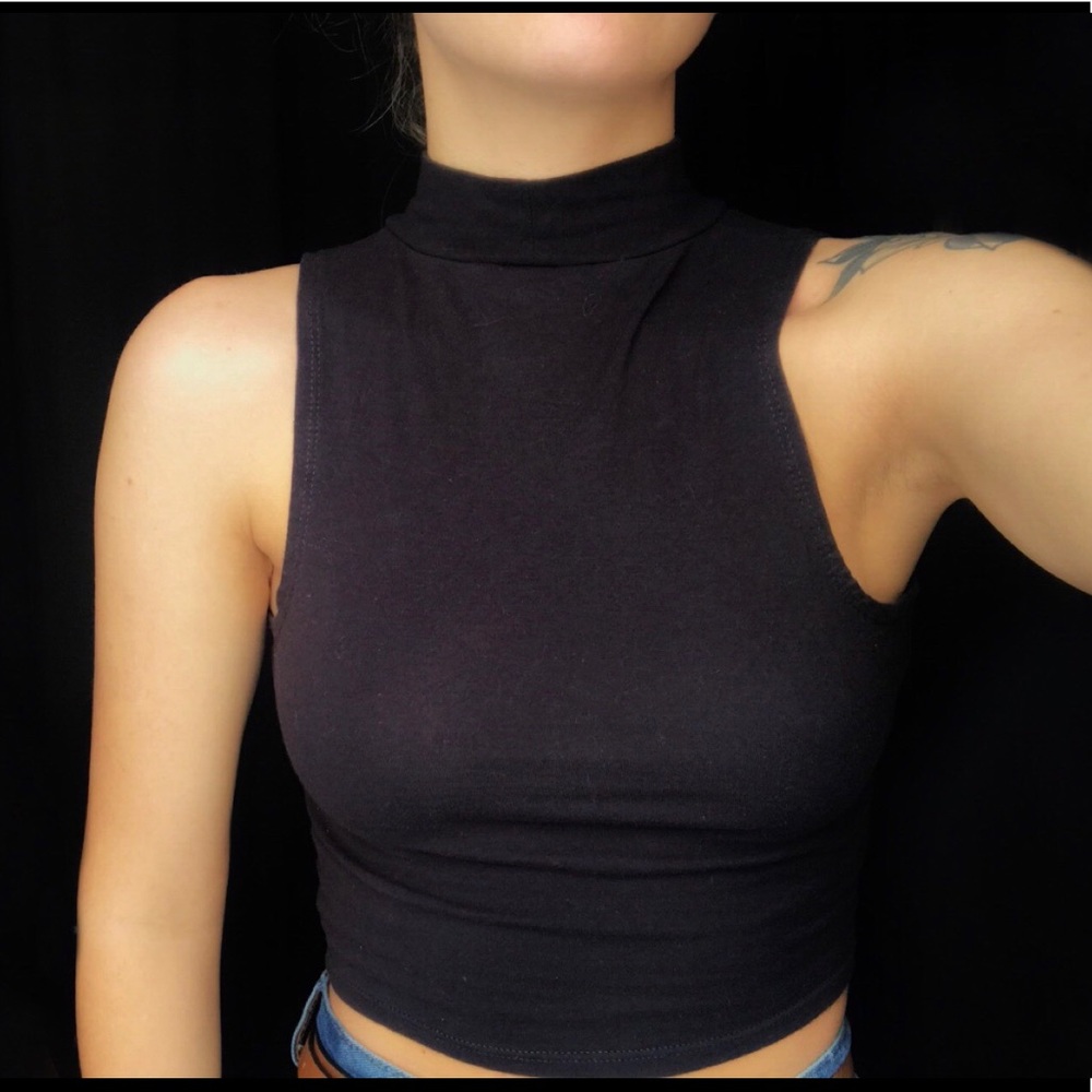 GARAGE crop top 🖤